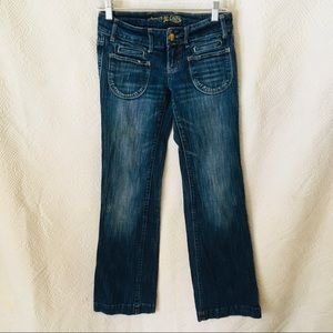 Woman’s 2L American Eagle, Low Rise, Flare, Jeans